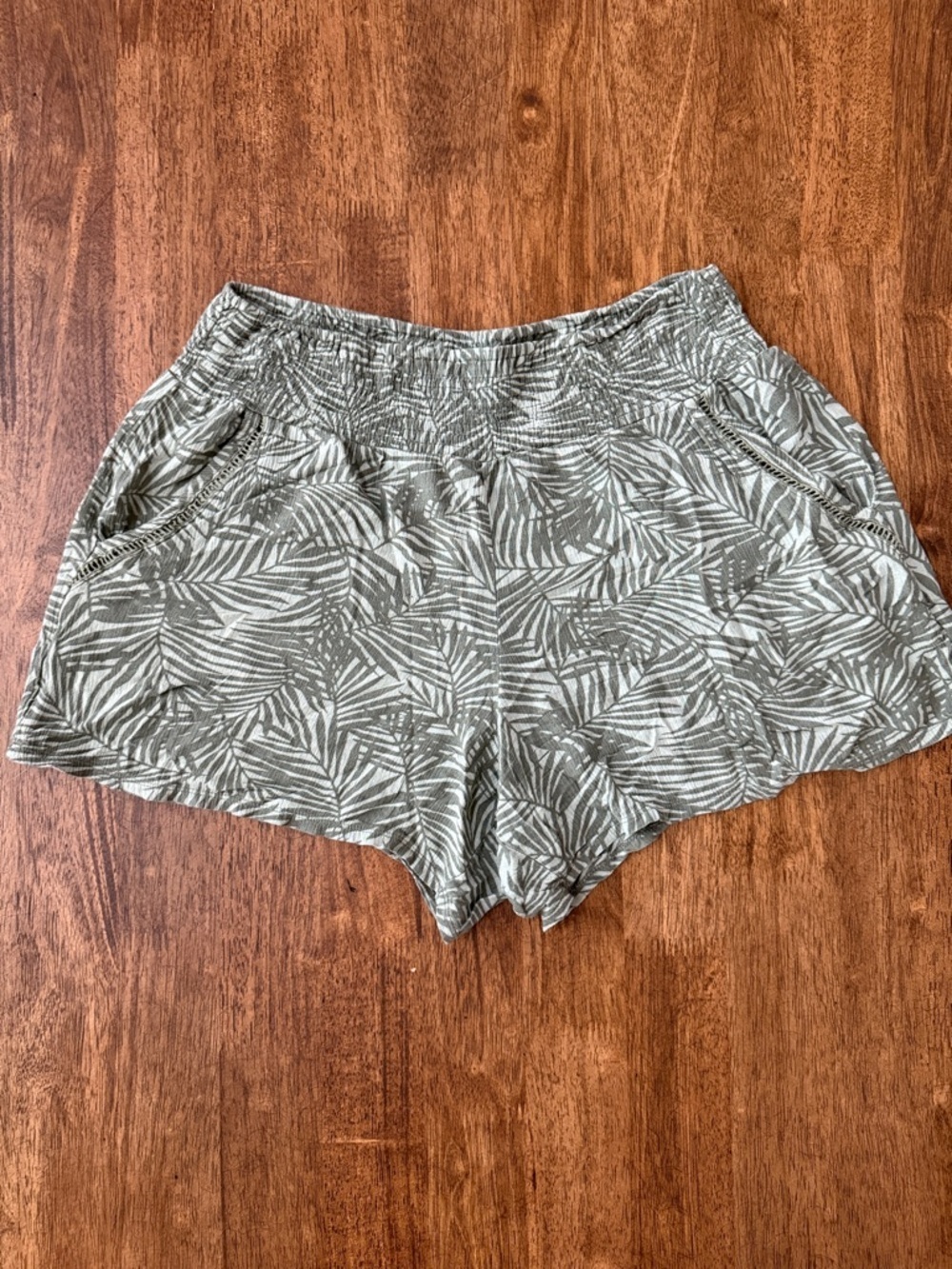 Three Dots Olive Green Leaf-Print Elastic-Waist Shorts